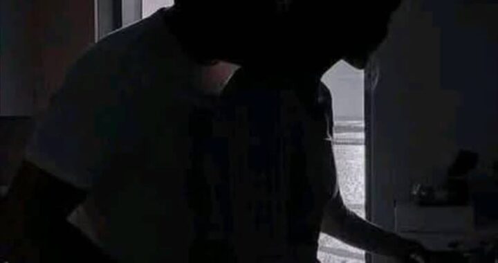 😱When a Man KISSES YOUR WHOLE BODY it means that…